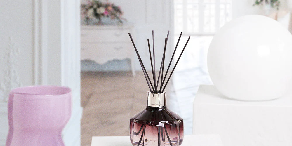 Diffuseurs de parfums à tiges : de multiples parfums pour des designs élégants et variés.